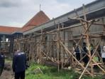 Wali-Kota-Blitar-Syauqul-Muhibbin-mengecek-pembangunan-gedung-kantor-Kelurahan.jpg