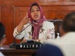 jatim/Wali-kota-Mojokerto-Ika-Puspitasari-saat-berdialog-soal-pemanfaatan-infrastruktur-Jalan-Empunala.jpg