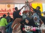 Warga-Desa-Kedanyang-berebut-tumpeng-raksasa-dalam-Sedekah-Bumi-Desa-Kedanyang-Gresik.jpg