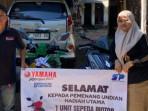 Warga-Situbondo-menerima-hadiah-utama-berupa-satu-unit-Yamaha-Gear-Ultima-Hybrid.jpg