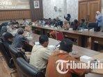 Warga-dari-5-desa-di-bekas-perkebunan-Kaligentong-Tulungagung-mengeluh-tak-bisa-mengakses-listrik.jpg