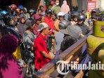 Warga-mengantre-gas-elpiji-3-kilogram-di-pangkalan-Jalan-Dewi-Sartika-Kota-Batu.jpg
