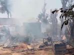 Lagi Hadiri Hajatan Saudara, Rumah dan Toko Warga di Situbondo ini Ludes Terbakar