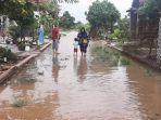 Warga-siap-siap-mengungsi-di-Desa-Cermenlerek-Kecamatan-Kedamean-Gresik.jpg