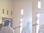 Warga-usir-kepala-desa-tak-tahu-malu-yang-tak-mau-lengser-dari-kantor.jpg