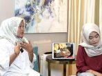 Yessy-dan-ibunya-yang-kini-ingin-punya-mantu-seorang-PNS.jpg