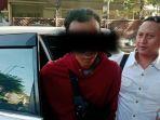 Yudha-digelandang-menuju-Polsek-Sukolilo-Surabaya.jpg