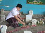 Zahrul-Azhar-Asumta-atau-Gus-Hans-Ziarah-ke-Makam-Keluarga-di-Ponpes-Darul-Ulum-Rejoso.jpg