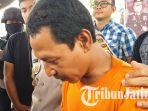 abdul-rohman-40-maling-bercelana-kolor-saat-digelandang-polisi-polres-mojokerto.jpg