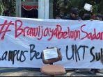 aksi-aliansi-mahasiswa-resah-brawijaya-di-lapangan-rektorat-universitas-brawijaya.jpg