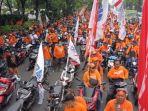 aksi-buruh-di-surabaya.jpg