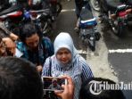 anggota-dprd-kota-malang-sulik-lestyowati-terlihat-mendatangi-mapolres-malang-kota_20180322_141537.jpg