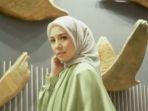 artis-cantik-tya-ariestya.jpg