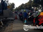 arus-lalu-lintas-di-jalan-nginden-surabaya-terpantau-macet-pada-senin-462018_20180604_161623.jpg