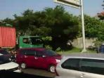 arus-lalu-lintas-di-sepanjang-tol-waru-sidoajo-menuju-surabaya-mengalami-kemacetan-panjang_20180511_080413.jpg