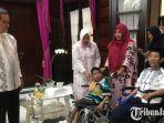 athaya-16-didampingi-keluarganya-bertemu-langsung-tri-rismaharini.jpg