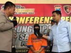 ayah-tiri-yang-tega-gauli-anak-tirinya-diperlihatkan-dalam-rilis-di-Polresta-Sidoarjo.jpg