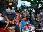 Bupati Banyuwangi, Ipuk Temui dan Beri Bantuan Keluarga Korban Longsor di Desa Pakel