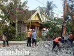 Melenceng, Rekanan Akhirnya Bongkar Proyek Jalan Cor alan Desa di Kabupaten Blitar