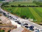 berita-jombang-tol-jombang-mojokerto-kedungmulyan-macet_20180614_142504.jpg