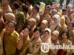 berita-kediri-antre-halal-bihalal-pemkot-kediri_20170703_154649.jpg
