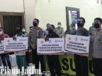 berita-pasuruan-kapolres-pasuruan-berikan-secara-simbolis-bantuan-ke-sopir-angkot-di-pasuruan.jpg