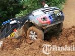 berita-ponorogo-mobil-k-9-tertimbun-longsor-ponorogo_20170409_200544.jpg