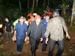 berita-ponorogo-soekarwo-tinjau-longsor_20170402_193845.jpg