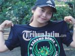berita-surabaya-bonita-dina-tri-asal-jember-suka-persebaya-surabaya_20180821_094305.jpg