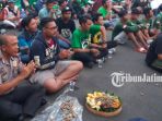 berita-surabaya-kapolrestabes-surabaya-rudi-setiawan-nobar-bonek_20180302_170704.jpg