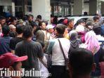 berita-surabaya-pemudik-dari-kalimantan-timur-tiba-di-surabaya.jpg