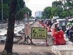 berita-surabaya-tmp-10-november-macet-proyek-pelebaran-jalan_20171207_160804.jpg