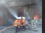 berita-surabaya-toko-bangunan-tiga-lantai-terbakar-di-surabaya.jpg