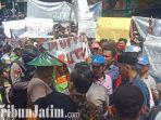 beritalamongan-ribuan-petani-tambak-lamongan-turun-jalan.jpg