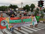 bonek-mania-galang-dana-korban-lombok_20180813_140646.jpg