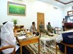 Jelang Pembukaan Pariwisata di Banyuwangi, Bupati Ipuk Minta Pelaku UMKM Menyesuaikan Diri