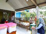 Keliling Banyuwangi Jenguk Warga Isolasi, Bupati Ipuk Kirim Vitamin dan Sembako