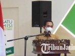 bupati-lumajang-thoriqul-haq-merespons-aktivitas-tambang-pasir-di-pantai-bambang-desa-bades.jpg