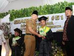 bupati-trenggalek-mochamad-nur-arifin-saat-melepas-siswa-kelas-vi-mi.jpg