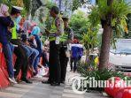 buruh-berbaur-dengan-polisi.jpg