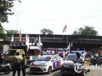 buruh-fspmi-bersiap-melakukan-aksi-damai-di-gedung-negara-grahadi.jpg
