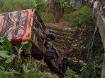 bus-pariwisata-jatuh-ke-sungai-di-Jalan-Jatirogo-Bojonegoro-tepatnya-di-Jembatan-Pakel-tuban.jpg