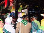 calon-jemaah-haji-asal-lumajang-berangkat-dari-pendopo-arya-wiraraja-untuk-menuju-tanah-suci-makkah.jpg