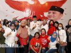 calon-wali-kota-surabaya-eri-cahyadi-bersama-ibu-ibu-di-surabaya.jpg