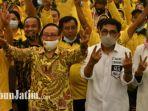 calon-walikota-surabaya-machfud-arifin-bersama-akbar-tanjung-saat-di-hotel-windam.jpg