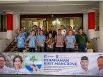 cegah-kerusakan-ekosistem-laut-bluebird-serahkan-5000-tanaman.jpg