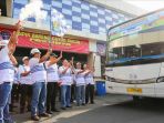 ceo-pelindo-iii-ari-ashkara-saat-melepas-rombongan-pemudik-kapal-laut_20180617_215956.jpg