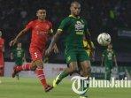 david-da-silva-dalam-laga-uji-coba-internasional-persebaya-vs-sabah-fa.jpg