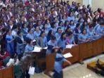 jatim/detik-detik-dirigen-ambruk-lalu-meninggal-saat-pimpin-paduan-suara.jpg