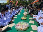 di-barisan-pasikan-paskibra-makan-bersama-jajaran-Forkopimda-dengan-cara-lesehan-beralaskan-karpet.jpg